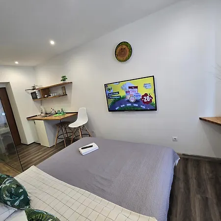 S11 Lime Apartment